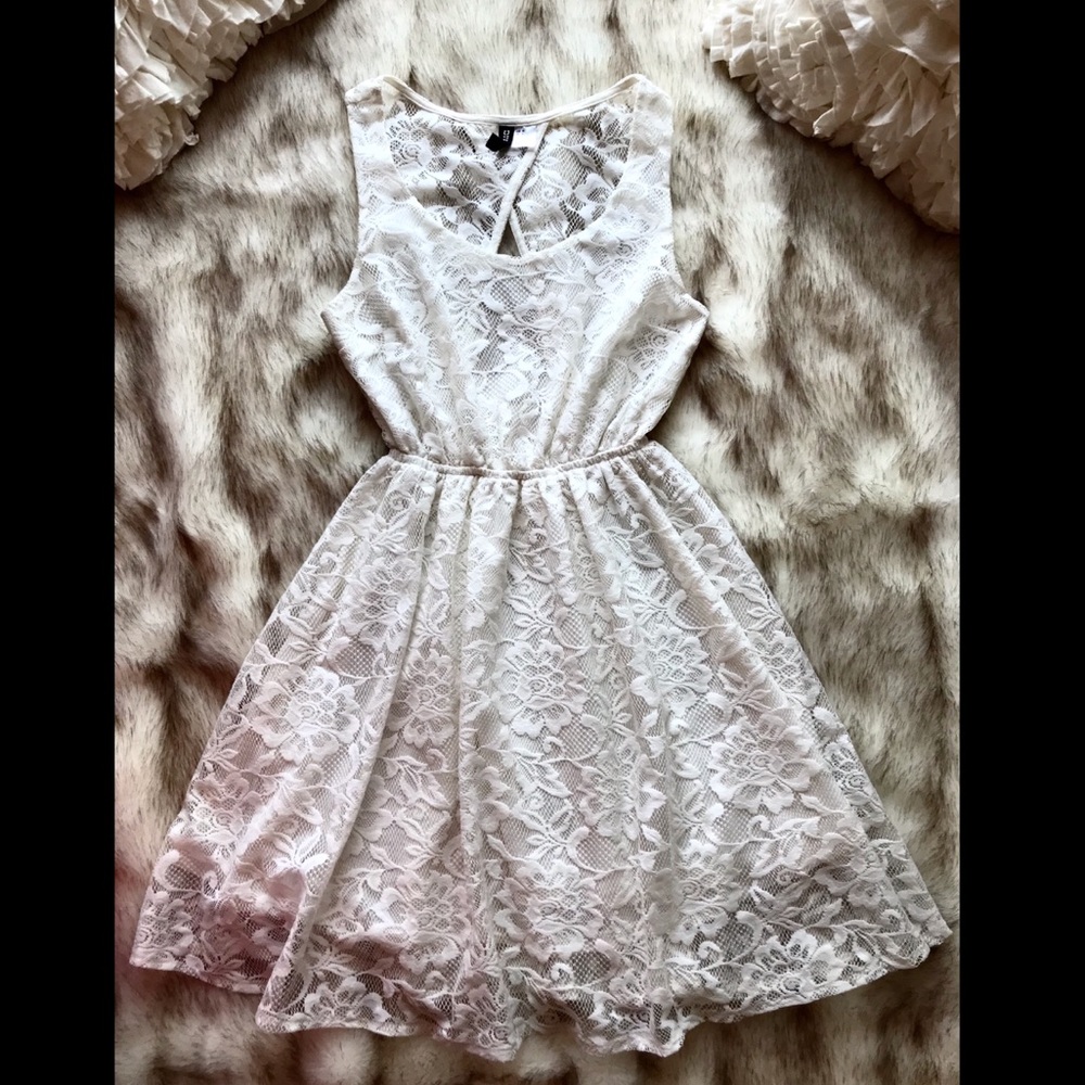 👗Ivory Lace Open Back Dress